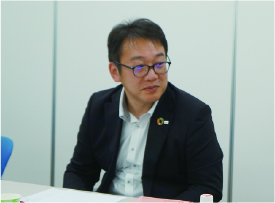 鍜治 智成氏